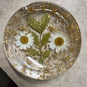 White flower gold flake ashtray